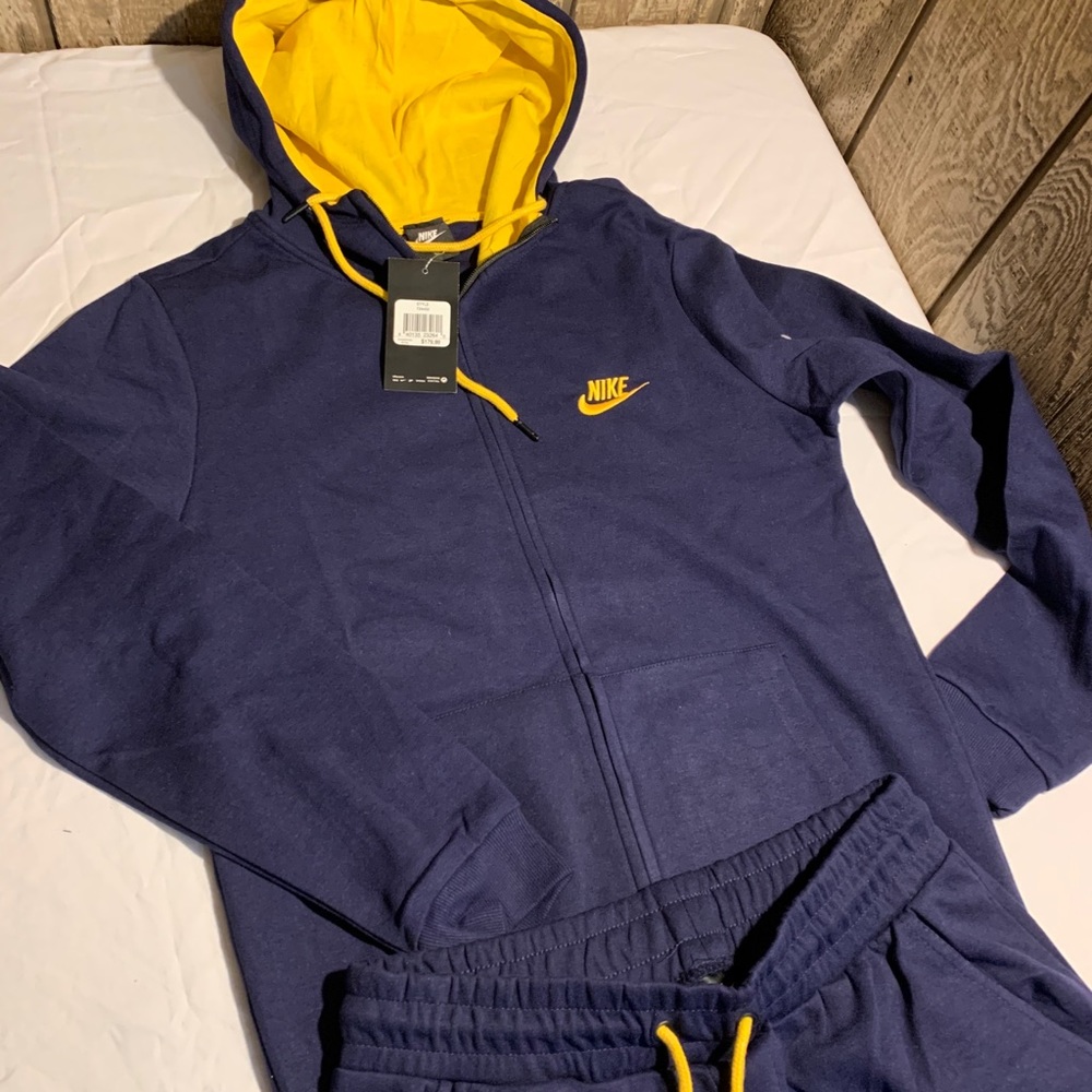 Nike sweatsuit